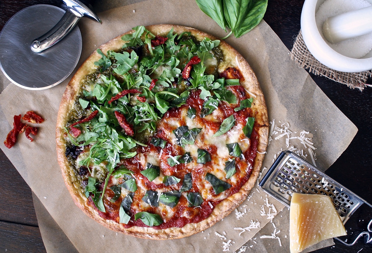 Make authentic Italian margherita pizza at home